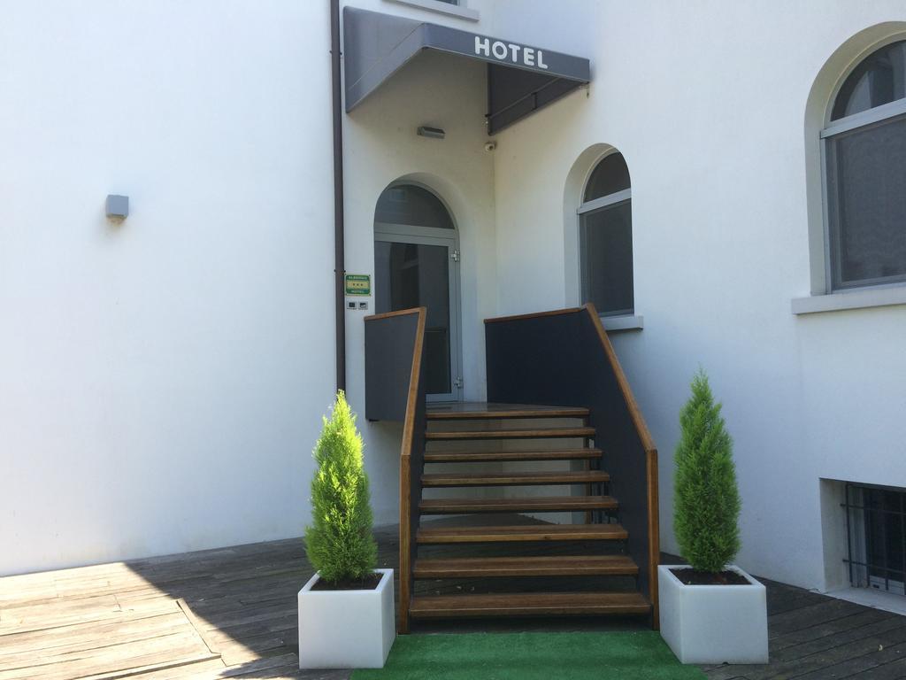 Blue Hotel ซุสซารา ภายนอก รูปภาพ